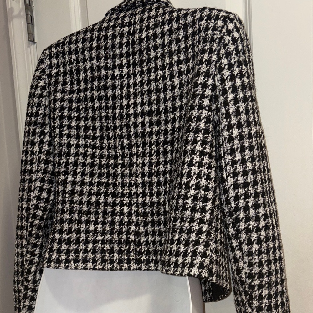 Women's Black and White Houndstooth Blazer - Picture 4 of 6